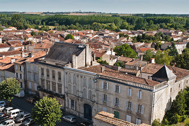 Entretien démoussage de toiture et façade Saint Jean d'Angely 17400