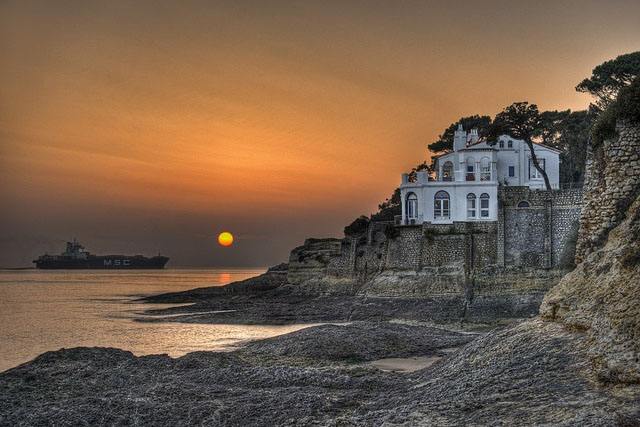 Démoussage de toiture et nettoyage de façades à Royan 17200